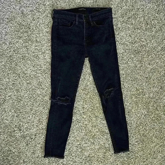 Banana Republic Denim - Banana Republic woman’s black skinny jeans size 25 SHORT distressed raw hem